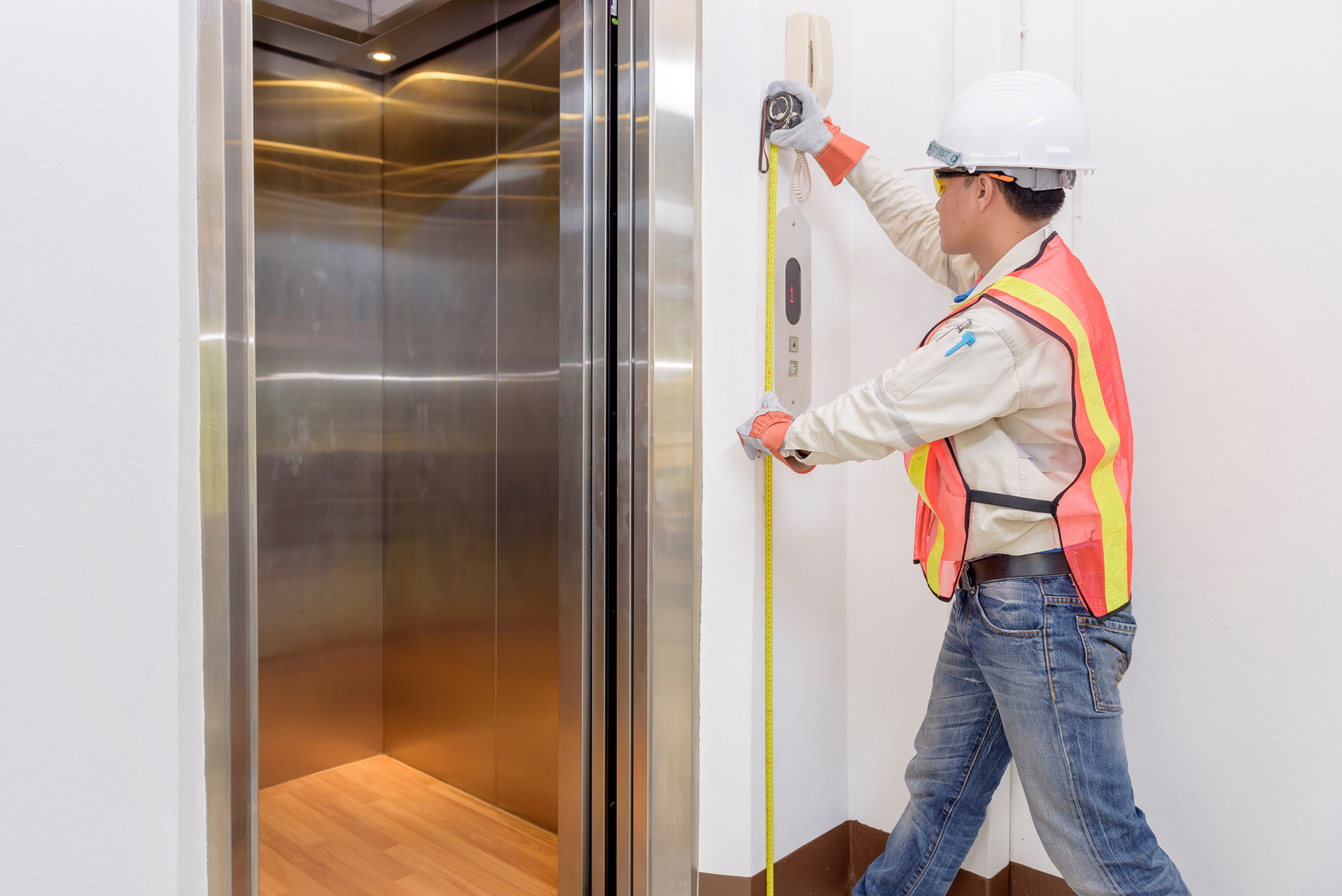Technician - Engineer investigate work adjustment mechanism lift